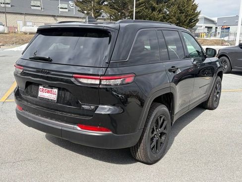 New 2026 Jeep Grand Cherokee Altitude image 8