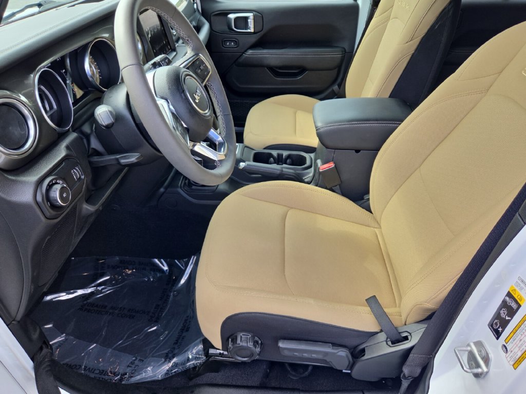 Used 2023 Jeep Wrangler Unlimited Sahara AWD/4WD image 10