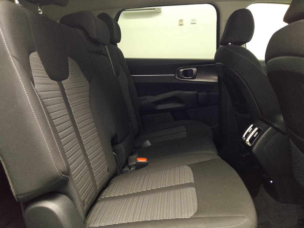 Used 2023 Kia Sorento LX FWD image 19