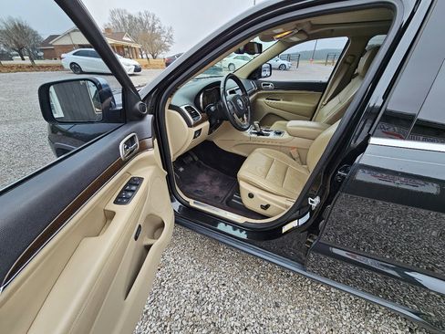 Used 2016 Jeep Grand Cherokee Limited w/ Luxury Group II image 14