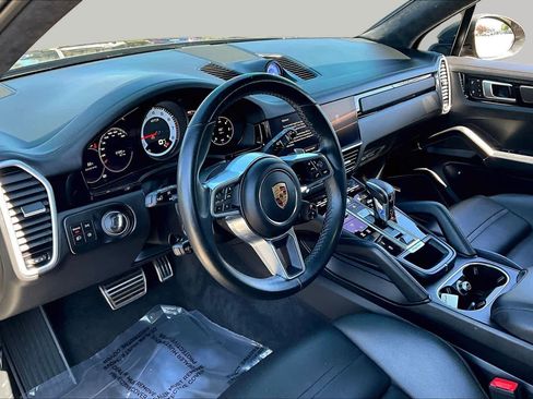Used 2022 Porsche Cayenne GTS AWD/4WD image 17