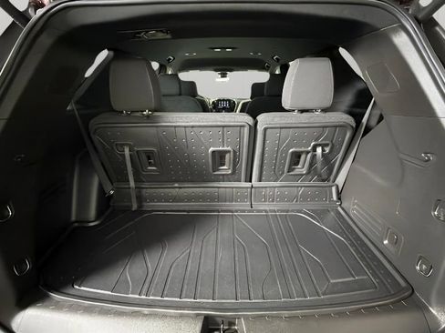 Used 2022 Chevrolet Traverse LT FWD image 29