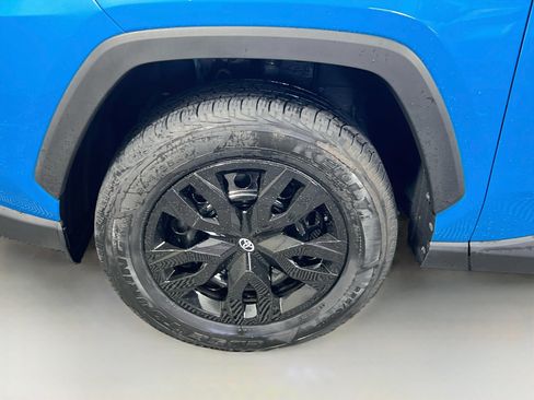 Used 2020 Toyota RAV4 LE FWD image 13