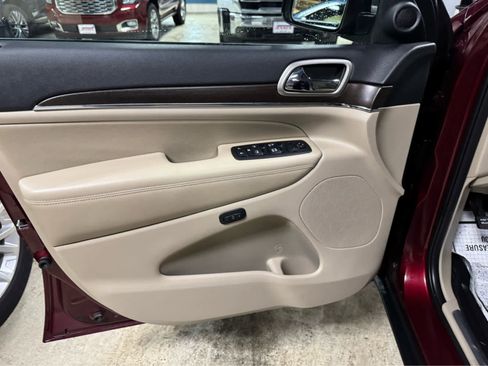 Used 2017 Jeep Grand Cherokee Limited w/ Trailer Tow Group IV image 16