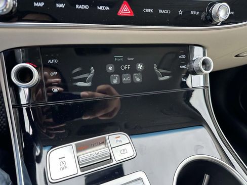 New 2026 Genesis GV70 2.5T AWD/4WD image 21