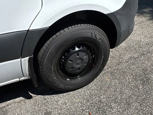 Used 2021 Mercedes-Benz Sprinter 2500 w/ Premium Package image 26