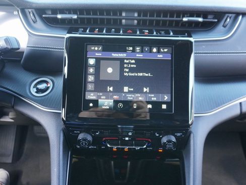 Used 2024 Jeep Grand Cherokee Altitude image 13