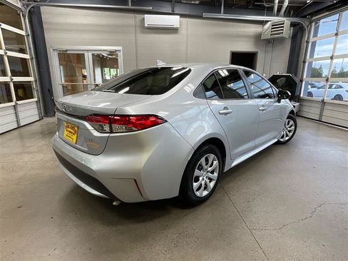 Used 2020 Toyota Corolla LE FWD image 5