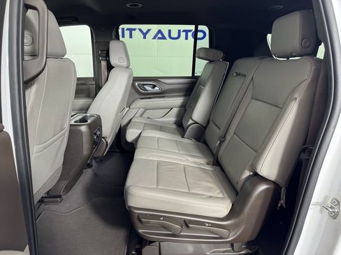 Used 2023 Chevrolet Suburban LT image 32