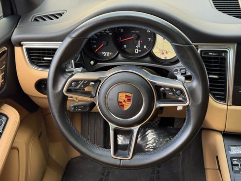 Used 2018 Porsche Macan AWD/4WD image 20