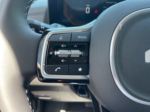 New 2026 Kia Carnival EX FWD image 25