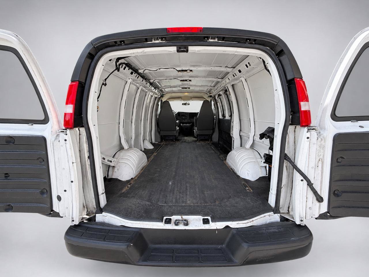 Used 2022 Chevrolet Express 2500 w/ Driver Convenience Package RWD image 10