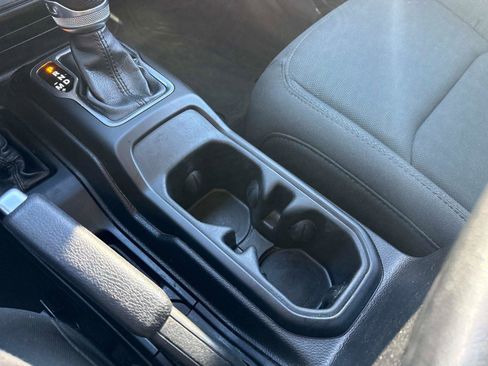 Used 2019 Jeep Wrangler Sport image 26