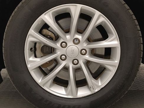 Used 2019 Jeep Cherokee Latitude w/ Popular Appearance Group image 31