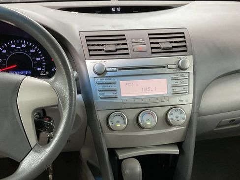 Used 2011 Toyota Camry LE FWD image 12