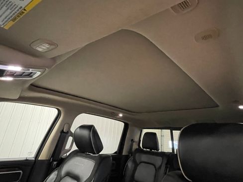 Used 2019 RAM 1500 Laramie AWD/4WD image 16