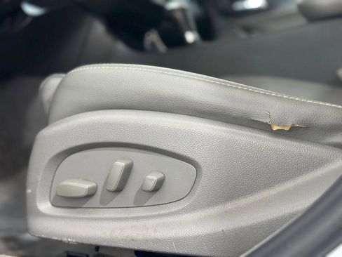 Used 2017 Chevrolet Impala LT FWD image 23