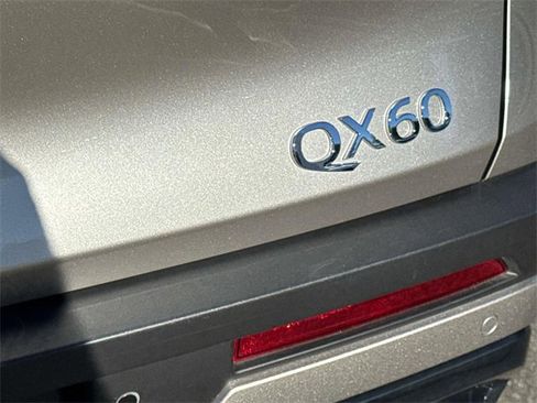 Certified 2025 INFINITI QX60 Luxe image 7