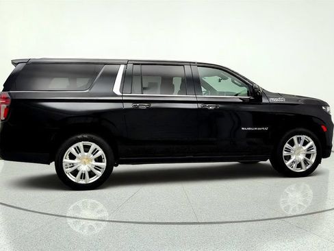 Used 2022 Chevrolet Suburban High Country AWD/4WD image 4