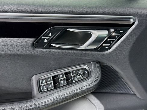 Used 2022 Porsche Macan S image 19
