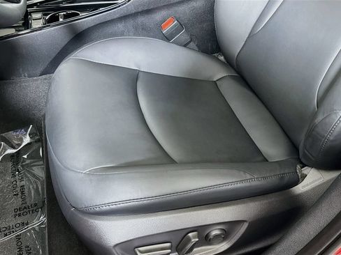 Used 2020 Toyota Prius XLE w/ Advanced Technology Package FWD image 18