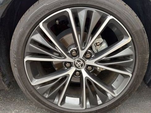 Used 2025 Toyota Prius XLE FWD image 9