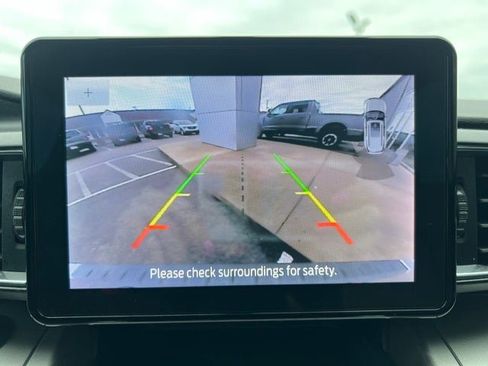 Used 2022 Ford Explorer XLT w/ Equipment Group 202A image 12