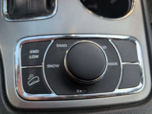 Used 2020 Jeep Grand Cherokee Limited AWD/4WD image 25