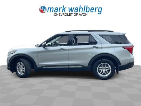 Used 2025 Ford Explorer Active AWD/4WD image 5