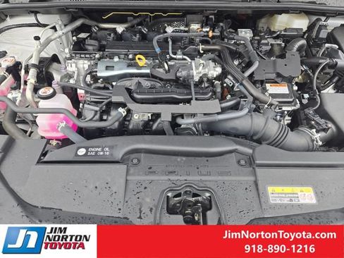 Used 2025 Toyota Prius LE FWD image 30