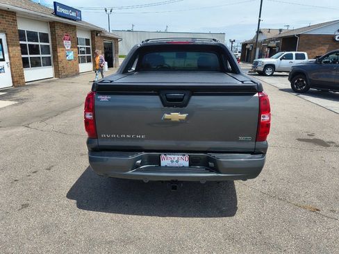Used 2011 Chevrolet Avalanche LTZ AWD/4WD image 5