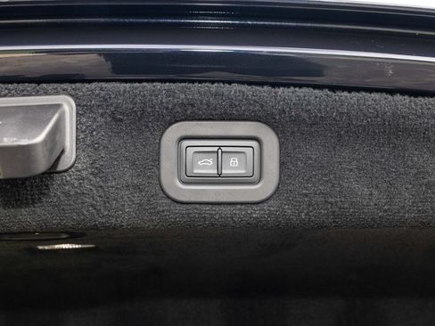Used 2024 Bentley Flying Spur V8 AWD/4WD image 63