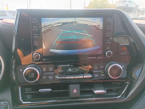 Used 2022 Toyota Highlander XSE AWD/4WD image 23