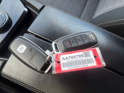 Used 2023 Nissan Rogue SV AWD/4WD image 17