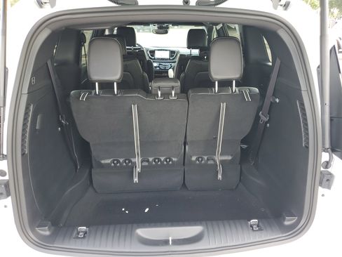 New 2026 Chrysler Pacifica Select image 5