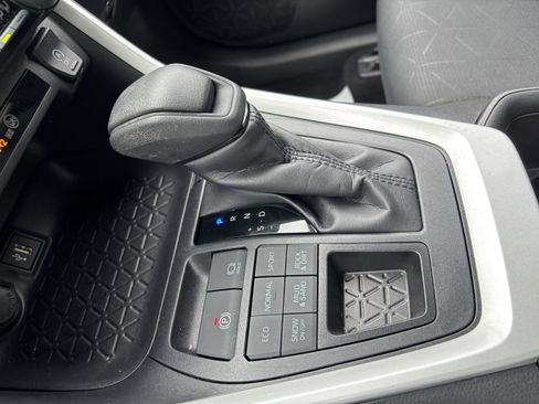 Certified 2025 Toyota RAV4 XLE AWD/4WD image 24