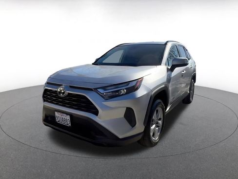 Used 2025 Toyota RAV4 XLE image 7
