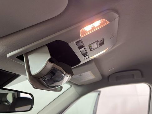 Used 2023 Toyota Highlander L FWD image 37