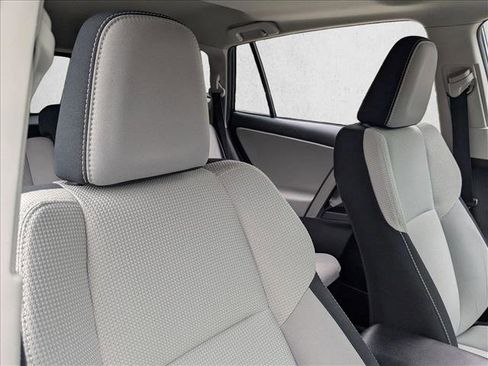 Used 2018 Toyota RAV4 XLE image 22