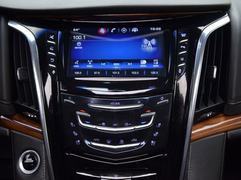 Used 2015 Cadillac Escalade Premium image 13