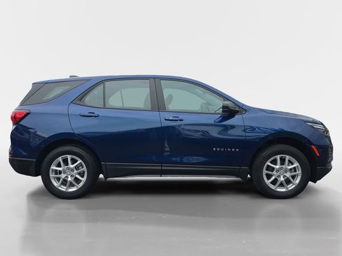Used 2023 Chevrolet Equinox LS AWD/4WD image 3