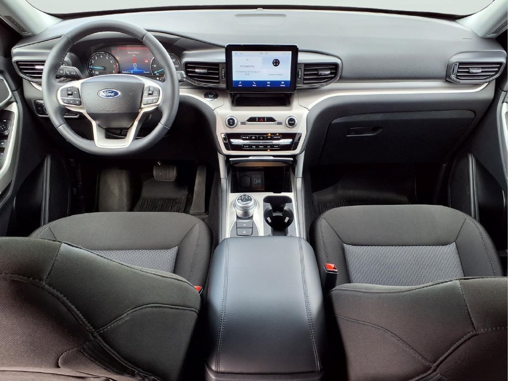 Used 2024 Ford Explorer XLT AWD/4WD image 11