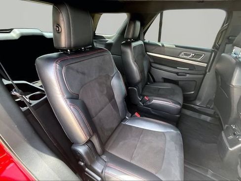 Used 2019 Ford Explorer XLT w/ Equipment Group 202A AWD/4WD image 29