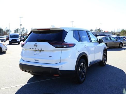 Used 2024 Nissan Rogue SV image 6