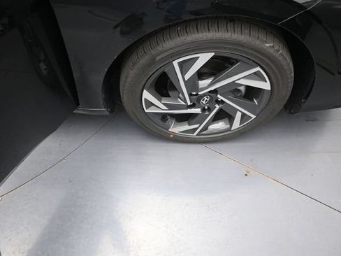 Used 2025 Hyundai Elantra Limited w/ Cargo Package FWD image 39