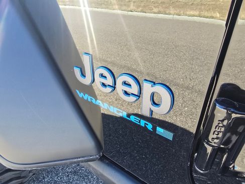 Used 2025 Jeep Wrangler Willys image 10