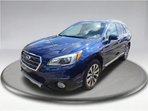 Used 2017 Subaru Outback 2.5i Touring AWD/4WD image 11