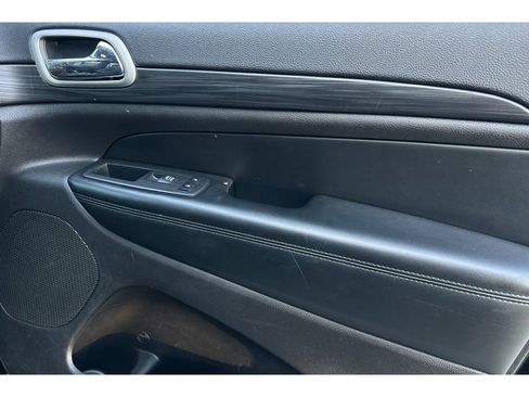 Used 2021 Jeep Grand Cherokee Laredo X image 19