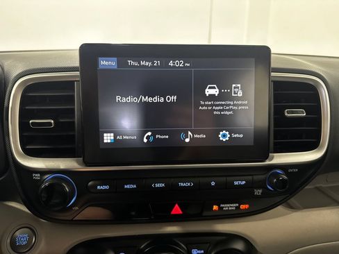 Used 2025 Hyundai Venue SEL FWD image 13