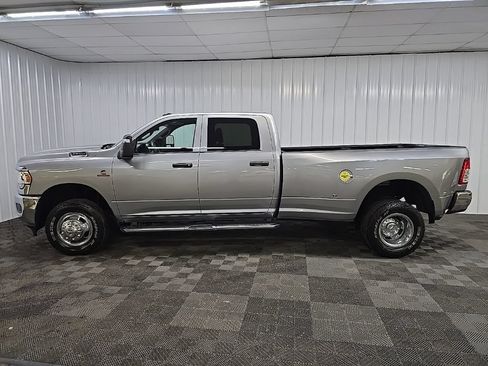 Used 2024 RAM 3500 Tradesman w/ Chrome Appearance Group AWD/4WD image 5